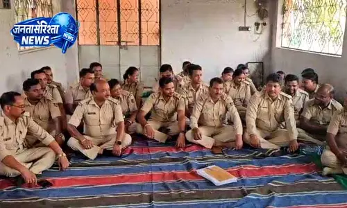 Bargarh: वन कर्मचारियों ने DFO पर उत्पीड़न का विरोध किया Bargarh: वन कर्मचारियों ने DFO पर उत्पीड़न का विरोध किया