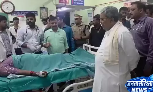 बॉरिंग और लेडी कर्जन अस्पताल के पास दीवार गिरने की घटना, घायलों से मिले मुख्यमंत्री सिद्धारमैया बॉरिंग और लेडी कर्जन अस्पताल के पास दीवार गिरने की घटना, घायलों से मिले मुख्यमंत्री सिद्धारमैया