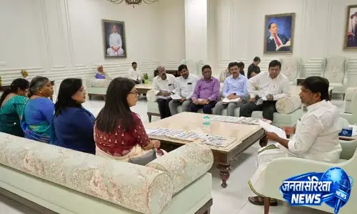 Telangana ने सरकारी कर्मचारियों के बकाये के लिए 1,000 करोड़ रुपये जारी किए Telangana ने सरकारी कर्मचारियों के बकाये के लिए 1,000 करोड़ रुपये जारी किए