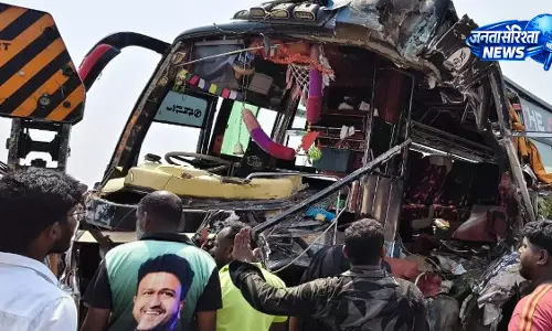 कुंदापुर NH-66 हादसा: बस-ट्रक टक्कर में 3 की मौत, कई घायल कुंदापुर NH-66 हादसा: बस-ट्रक टक्कर में 3 की मौत, कई घायल