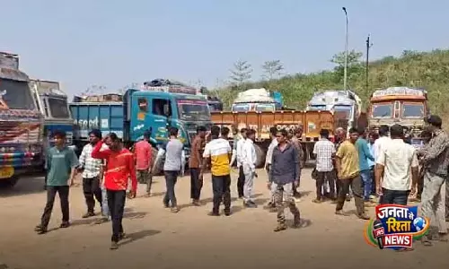 Koraput में पार्किंग के दौरान ट्रक ने आशा वर्कर को कुचला Koraput में पार्किंग के दौरान ट्रक ने आशा वर्कर को कुचला
