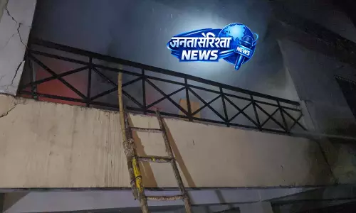 चौहान टाउन के फ्लैट में लगी भीषण आग, दमकल दल ने समय रहते आग पर पाया काबू चौहान टाउन के फ्लैट में लगी भीषण आग, दमकल दल ने समय रहते आग पर पाया काबू