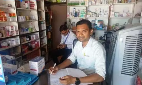 ‘सही दवा - शुद्ध आहार‘ अभियान के तहत सूरजपुर जिले में औषधि प्रतिष्ठानों का सघन निरीक्षण