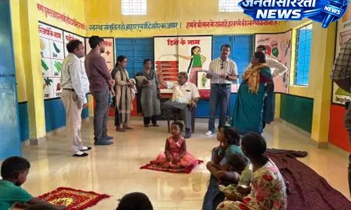 उचित मूल्य दुकानों व आंगनबाड़ी केंद्रों के औचक निरीक्षण में मिली अनियमितताओं पर जताई अप्रसन्नता