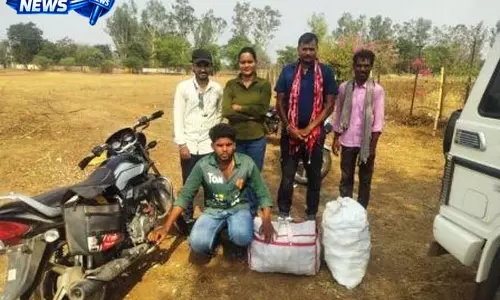 अवैध शराब के खिलाफ बड़ी कार्रवाई, 250 पाव देशी मदिरा के साथ युवक गिरफ्तार अवैध शराब के खिलाफ बड़ी कार्रवाई, 250 पाव देशी मदिरा के साथ युवक गिरफ्तार