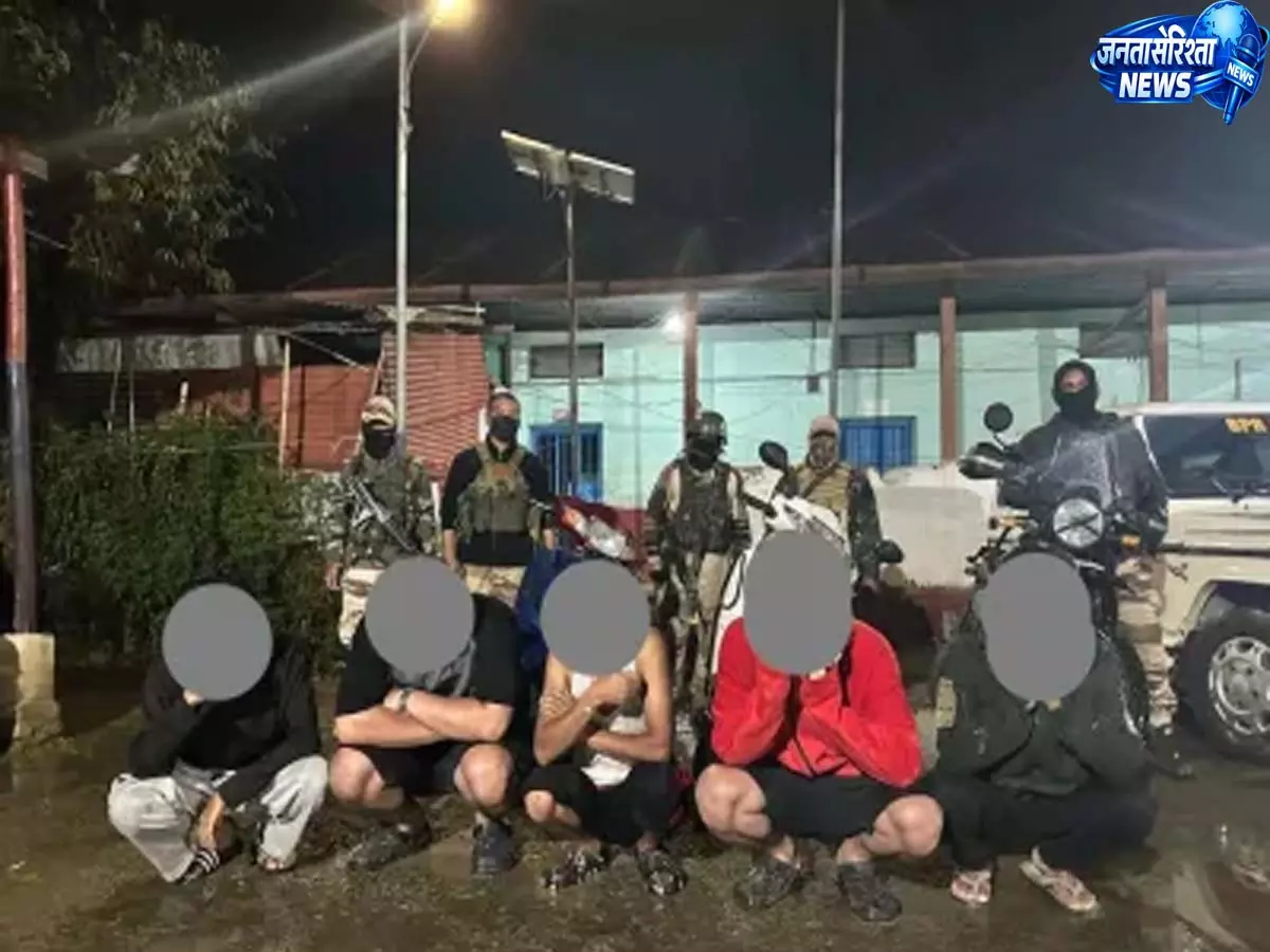 Manipur: मोइरंग बाजार में उर्वरक खेप को नुकसान पहुंचाने के आरोप में 5 गिरफ्तार Manipur: मोइरंग बाजार में उर्वरक खेप को नुकसान पहुंचाने के आरोप में 5 गिरफ्तार