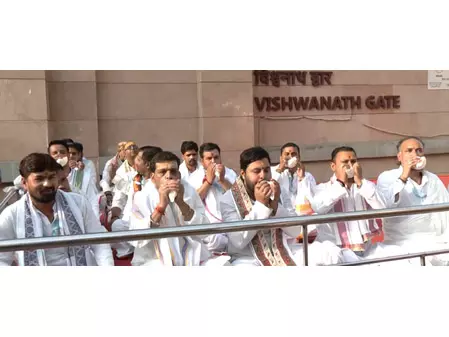 भक्तिमय हुई शिव की नगरी: बरेका से विश्वनाथ मंदिर तक भव्य स्वागत, प्रधानमंत्री के लिए सजी काशी भक्तिमय हुई शिव की नगरी: बरेका से विश्वनाथ मंदिर तक भव्य स्वागत, प्रधानमंत्री के लिए सजी काशी