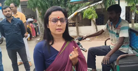 लोकतंत्र को बचाने की लड़ाई में हिस्सा ले रही पश्चिम बंगाल की जनता : महुआ मोइत्रा लोकतंत्र को बचाने की लड़ाई में हिस्सा ले रही पश्चिम बंगाल की जनता : महुआ मोइत्रा