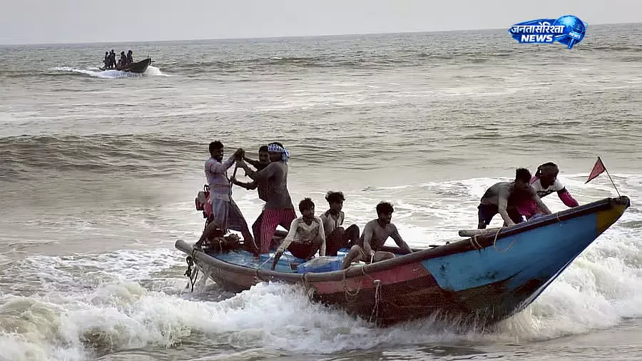 Sri Lankan की कस्टडी से रिहा 15 तमिलनाडु मछुआरे भारत लौटे Sri Lankan की कस्टडी से रिहा 15 तमिलनाडु मछुआरे भारत लौटे