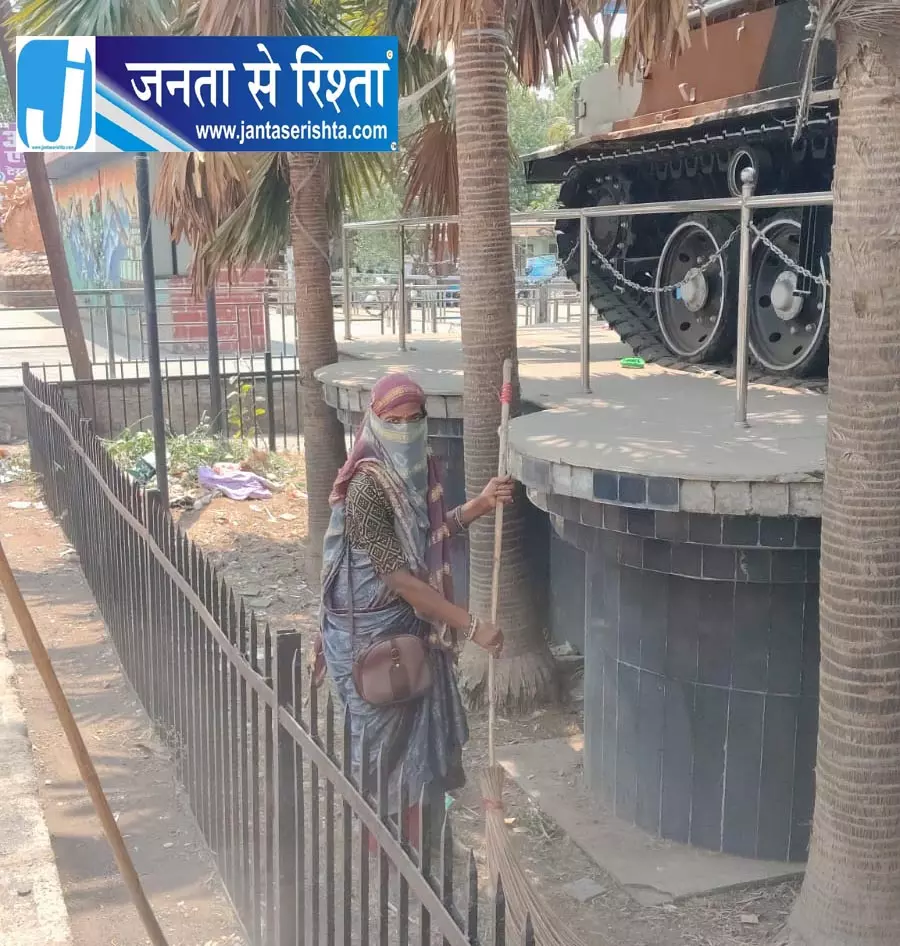 नेकी की दीवार के आसपास विशेष सफाई अभियान चलाया गया नेकी की दीवार के आसपास विशेष सफाई अभियान चलाया गया