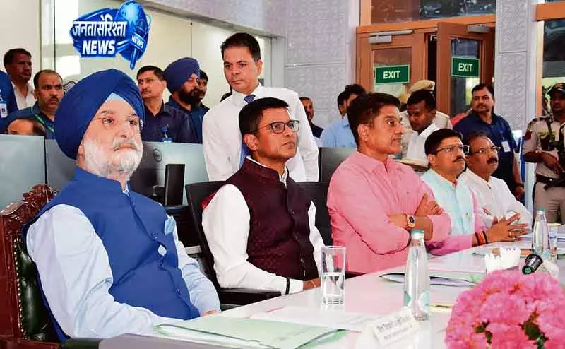 LG ने एनडीएमसी के कमांड सेंटर में गर्मी से निपटने की तैयारियां देखी LG ने एनडीएमसी के कमांड सेंटर में गर्मी से निपटने की तैयारियां देखी