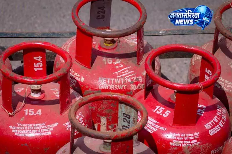 फगवाड़ा में LPG की कमी को लेकर प्रदर्शन फगवाड़ा में LPG की कमी को लेकर प्रदर्शन