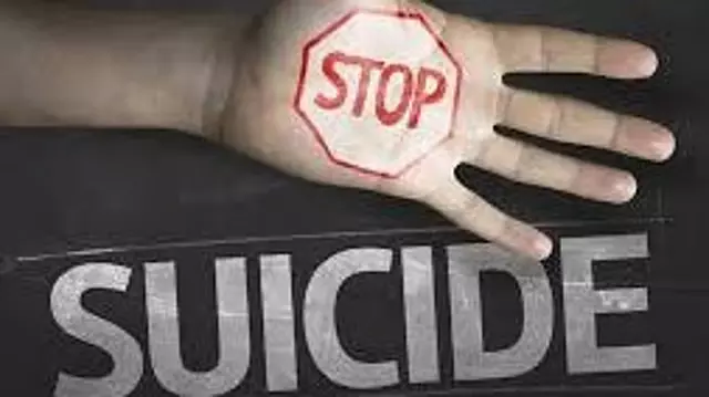 धारवाड़: प्राइवेट कॉलेज में B.Sc. की पढ़ाई कर रहे स्टूडेंट ने सुसाइड किया, तीन पुलिसवाले सस्पेंड धारवाड़: प्राइवेट कॉलेज में B.Sc. की पढ़ाई कर रहे स्टूडेंट ने सुसाइड किया, तीन पुलिसवाले सस्पेंड