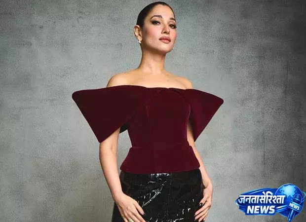 Tamannaah Bhatia बरगंडी डेविड कोमा लुक में द डेविल वियर्स प्राडा 2 की स्क्रीनिंग में शामिल हुईं Tamannaah Bhatia बरगंडी डेविड कोमा लुक में द डेविल वियर्स प्राडा 2 की स्क्रीनिंग में शामिल हुईं