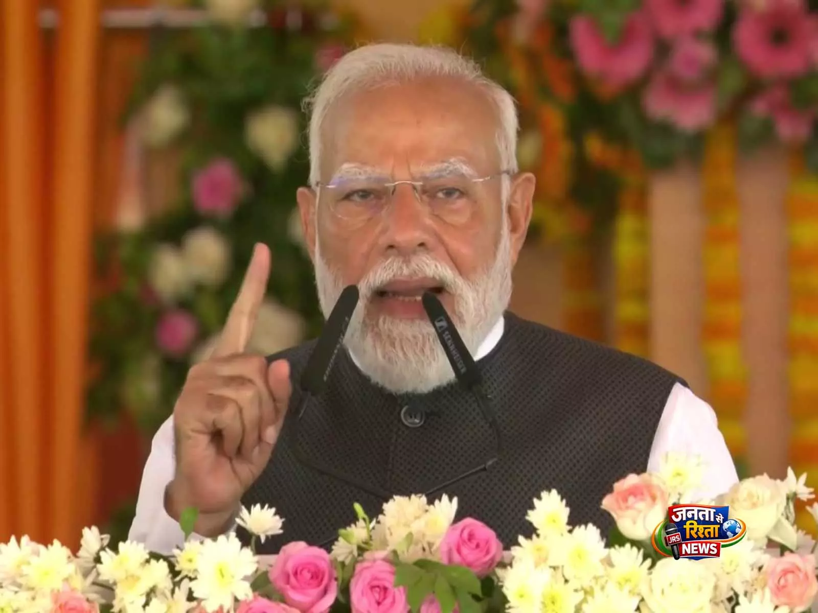 PM मोदी ने गंगा एक्सप्रेसवे का उद्घाटन किया, पूर्वी यूपी के विकास पर जोर PM मोदी ने गंगा एक्सप्रेसवे का उद्घाटन किया, पूर्वी यूपी के विकास पर जोर