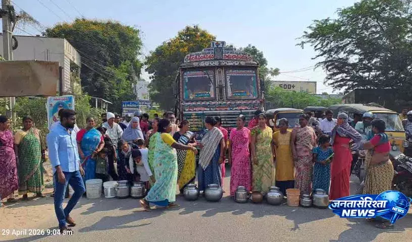 Suryapet भाग्य नगर के लोगों ने पीने के पानी के लिए विरोध प्रदर्शन किया Suryapet भाग्य नगर के लोगों ने पीने के पानी के लिए विरोध प्रदर्शन किया