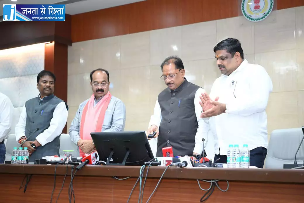 विद्यार्थियों की सफलता उनके परिश्रम, अनुशासन और समर्पण का परिणाम है : CM विष्णुदेव साय विद्यार्थियों की सफलता उनके परिश्रम, अनुशासन और समर्पण का परिणाम है : CM विष्णुदेव साय