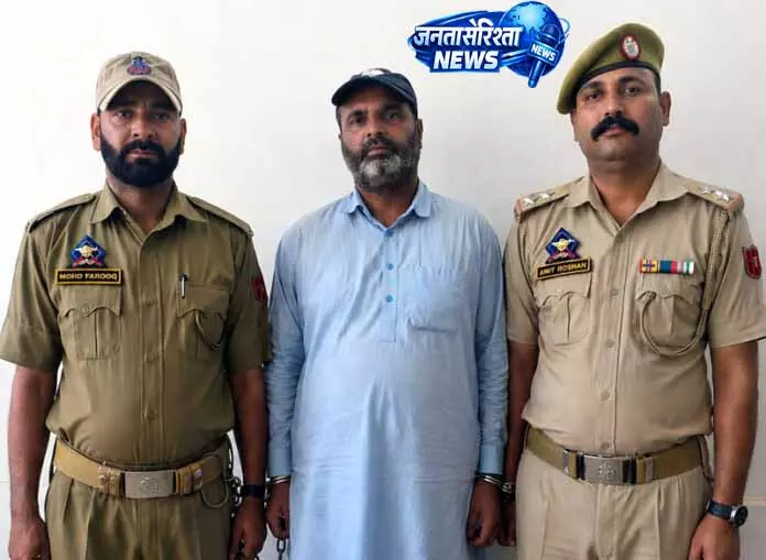 Jammu: सुरक्षा बलों ने की कार्रवाई, कानून सख्ती से लागू Jammu: सुरक्षा बलों ने की कार्रवाई, कानून सख्ती से लागू