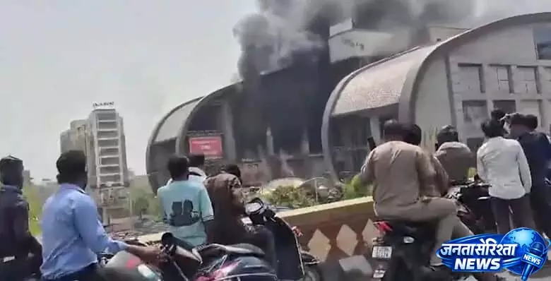 कोटा City Mall में भीषण आग लगी, किसी के हताहत होने की खबर नहीं कोटा City Mall में भीषण आग लगी, किसी के हताहत होने की खबर नहीं