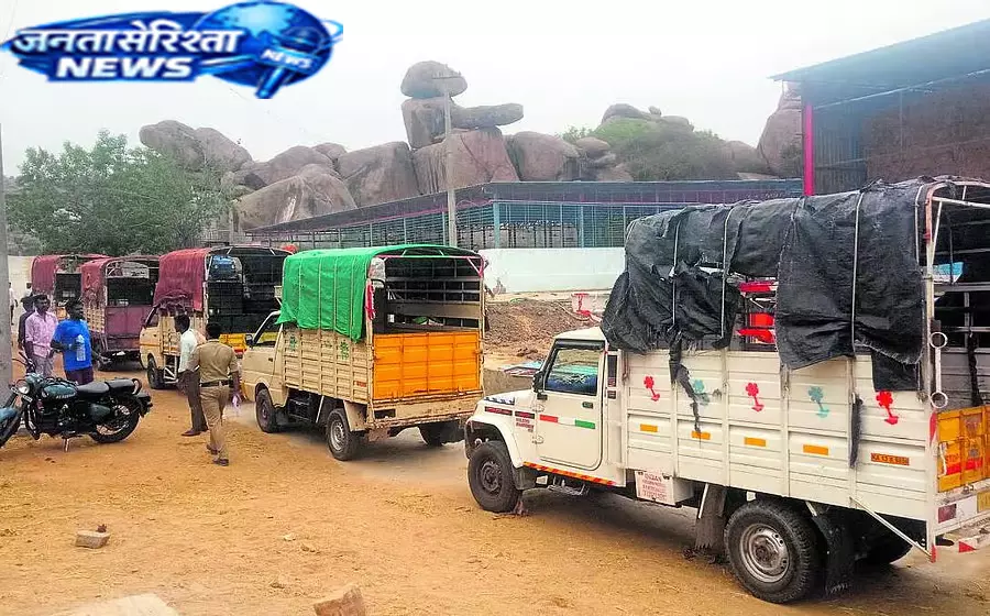 Karnataka : अवैध रूप से गायों को ले जा रहे वाहन जब्त Karnataka : अवैध रूप से गायों को ले जा रहे वाहन जब्त