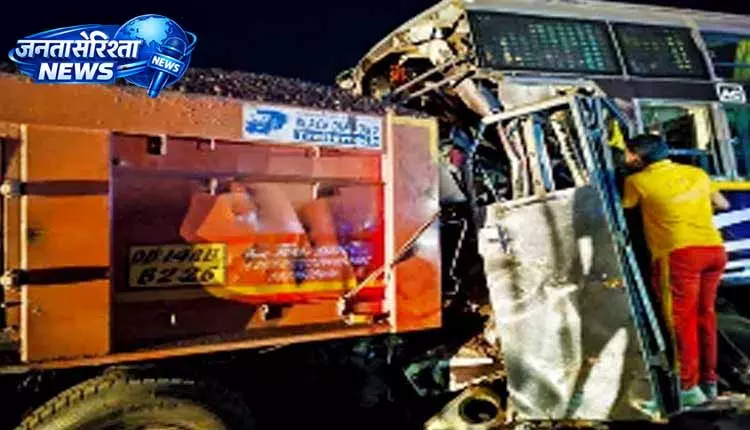 Sundargarh: बस-ट्रक टक्कर में मृतकों की संख्या बढ़कर चार Sundargarh: बस-ट्रक टक्कर में मृतकों की संख्या बढ़कर चार