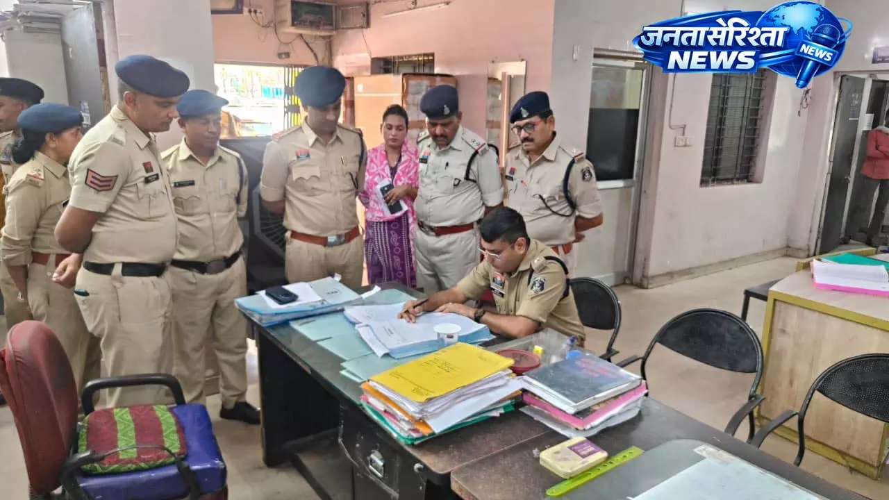 DCP मयंक गुर्जर ने किया खमतराई थाने का औचक निरीक्षण DCP मयंक गुर्जर ने किया खमतराई थाने का औचक निरीक्षण