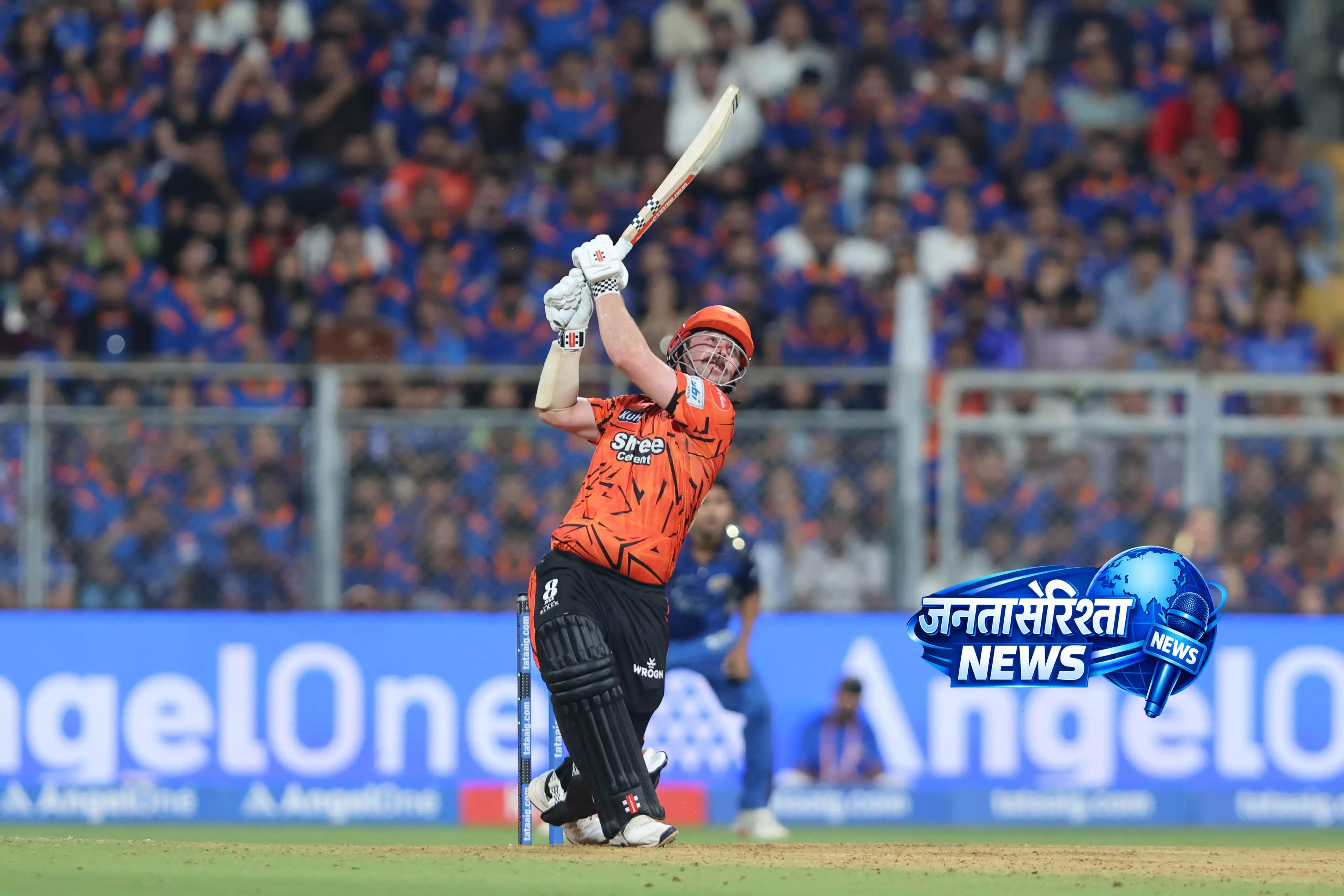 हैदराबाद की तूफानी शुरुआत, मुंबई के 243 रन के लक्ष्य का जोरदार पीछा हैदराबाद की तूफानी शुरुआत, मुंबई के 243 रन के लक्ष्य का जोरदार पीछा