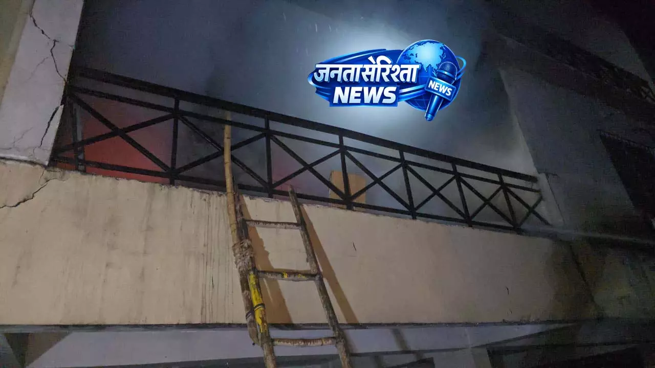 चौहान टाउन के फ्लैट में लगी भीषण आग, दमकल दल ने समय रहते आग पर पाया काबू चौहान टाउन के फ्लैट में लगी भीषण आग, दमकल दल ने समय रहते आग पर पाया काबू