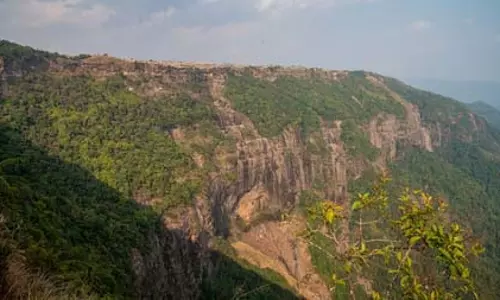 मेघालय का अनोखा रत्न सेवन सिस्टर्स फॉल्स, प्रकृति की शक्ति और सुंदरता समेटे सात जलधाराएं