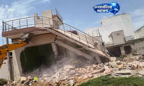 Gurugram में पुलिस ने अपराधी की अवैध संपत्ति को ध्वस्त किया Gurugram में पुलिस ने अपराधी की अवैध संपत्ति को ध्वस्त किया