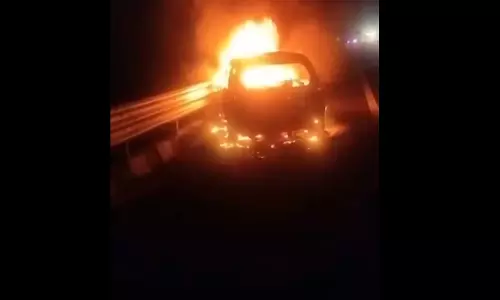 भयानक हादसा...5 लोग जिंदा जले, चालक बुरी तरह झुलसा भयानक हादसा...5 लोग जिंदा जले, चालक बुरी तरह झुलसा