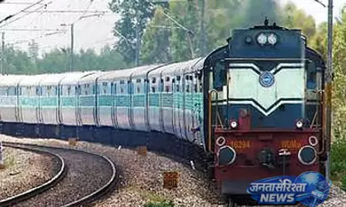 Tamil Nadu : गर्मी की छुट्टियों में स्पेशल ट्रेनें चल रही हैं Tamil Nadu : गर्मी की छुट्टियों में स्पेशल ट्रेनें चल रही हैं