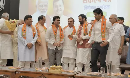Faridabad: मुख्यमंत्री की मौजूदगी में तीन पार्षद भाजपा में शामिल Faridabad: मुख्यमंत्री की मौजूदगी में तीन पार्षद भाजपा में शामिल