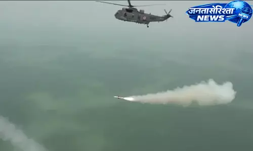 DRDO और नौसेना का बड़ा कदम: NASM-SR मिसाइल का पहला सफल सैल्वो टेस्ट DRDO और नौसेना का बड़ा कदम: NASM-SR मिसाइल का पहला सफल सैल्वो टेस्ट