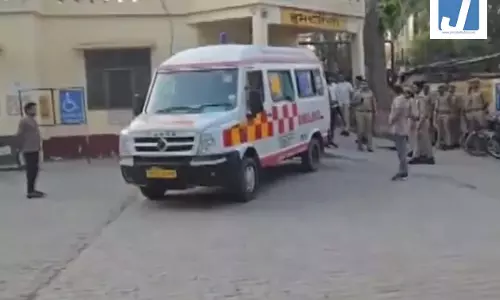 बर्थडे पार्टी में तीन लोगों की हत्या करने वाला एनकाउंटर में ढेर, सामने आया VIDEO बर्थडे पार्टी में तीन लोगों की हत्या करने वाला एनकाउंटर में ढेर, सामने आया VIDEO
