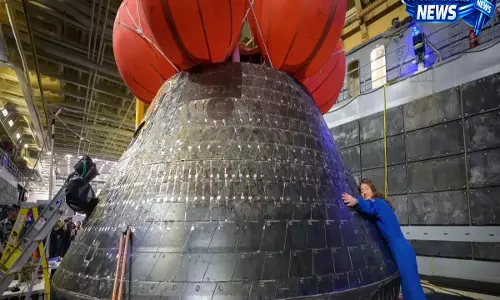 NASA का आर्टेमिस II मूनशिप ऐतिहासिक यात्रा के बाद अपने लॉन्च साइट पर लौटा NASA का आर्टेमिस II मूनशिप ऐतिहासिक यात्रा के बाद अपने लॉन्च साइट पर लौटा