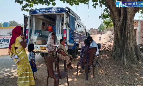 विशेष पिछडी जनजाति क्षेत्र में मोबाईल मेडिकल यूनिट बनी लोगों के लिए संजीवनी