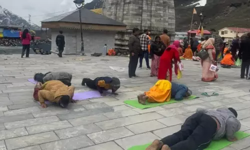 Kedarnath: तीर्थ यात्रियों के लिए केदारनाथ में योग शिविर प्रारंभ Kedarnath: तीर्थ यात्रियों के लिए केदारनाथ में योग शिविर प्रारंभ