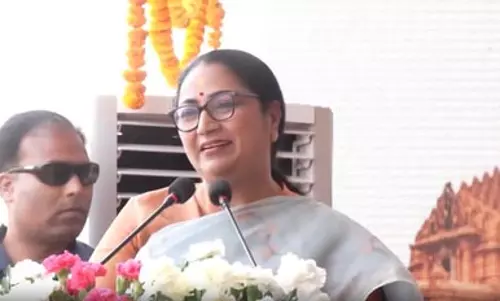 सीएम रेखा गुप्ता ने दिल्ली से 1400 श्रद्धालुओं को सोमनाथ ले जा रही ट्रेन को दिखाई हरी झंडी