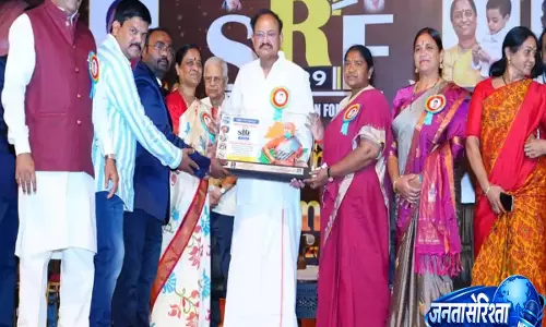 Telangana की मंत्री सीताक्का को पूर्व उपराष्ट्रपति नायडू से ‘सर्वश्रेष्ठ सेवा पुरस्कार’ Telangana की मंत्री सीताक्का को पूर्व उपराष्ट्रपति नायडू से ‘सर्वश्रेष्ठ सेवा पुरस्कार’