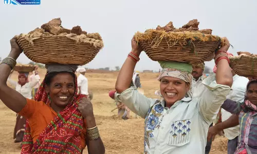 सुरक्षा, सम्मान और स्वावलंबन की बन रही नई पहचान सुरक्षा, सम्मान और स्वावलंबन की बन रही नई पहचान