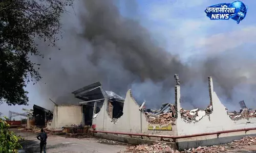 Punjab: बनूर-तेपला हाईवे पर गोदाम में भीषण आग Punjab: बनूर-तेपला हाईवे पर गोदाम में भीषण आग