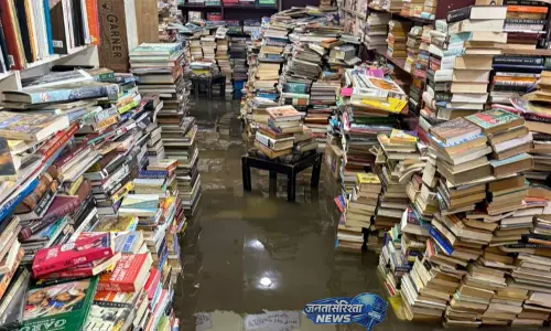 Bengaluru के बुकवर्म में पानी घुसा: 5000 किताबें खराब, ₹14 लाख का नुकसान Bengaluru के बुकवर्म में पानी घुसा: 5000 किताबें खराब, ₹14 लाख का नुकसान