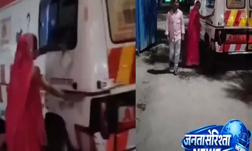 कटनी अस्पताल में भावुक पल: पति ICU में, पत्नी एम्बुलेंस साफ करते हुए वायरल
