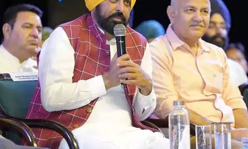 Punjab CM राष्ट्रपति को देंगे AAP सांसदों के पार्टी बदलने पर रिपोर्ट Punjab CM राष्ट्रपति को देंगे AAP सांसदों के पार्टी बदलने पर रिपोर्ट