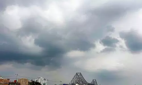 कोलकाता में बदला मौसम का मिजाज, तूफान-बारिश से पारा 7 डिग्री तक गिरा