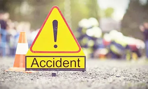 कांकेर के पास NH-30 में 2 युवकों की मौत, ट्रक ने रौंदा कांकेर के पास NH-30 में 2 युवकों की मौत, ट्रक ने रौंदा