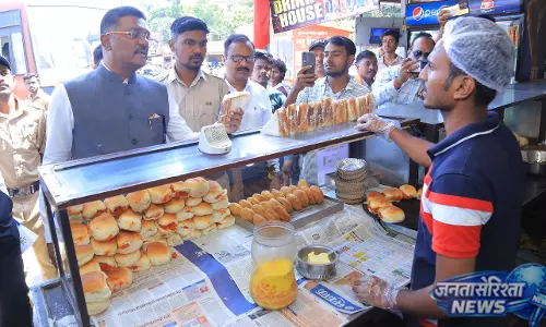 लोनावाला बस स्टैंड पर पानी की कीमत को लेकर सख्ती, Minister ने दिए कड़े निर्देश लोनावाला बस स्टैंड पर पानी की कीमत को लेकर सख्ती, Minister ने दिए कड़े निर्देश