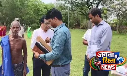 ओडिशा में भाई द्वारा बहन का कंकाल बैंक ले जाने का मामला: RDC ने बैंक अधिकारियों को ज़िम्मेदार ठहराया ओडिशा में भाई द्वारा बहन का कंकाल बैंक ले जाने का मामला: RDC ने बैंक अधिकारियों को ज़िम्मेदार ठहराया
