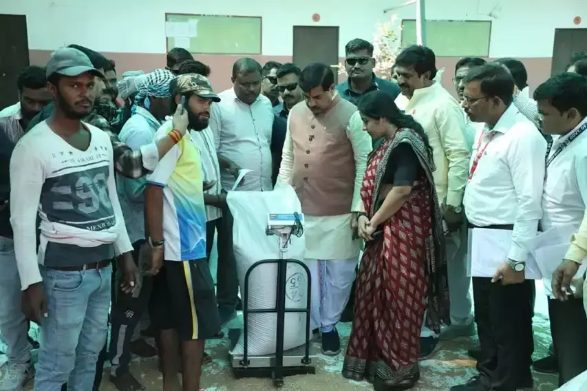 Bhopal: मुख्यमंत्री डॉ. यादव ने गेहूं उपार्जन केंद्र का किया निरीक्षण Bhopal: मुख्यमंत्री डॉ. यादव ने गेहूं उपार्जन केंद्र का किया निरीक्षण